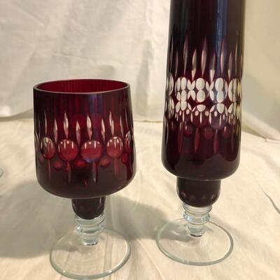 Vintage Red decoratively etches wine and champagne stemware