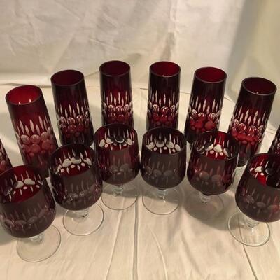Vintage Red decoratively etches wine and champagne stemware