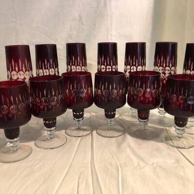 Vintage Red decoratively etches wine and champagne stemware