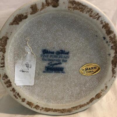 Chinese vase porcelain