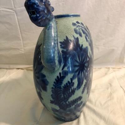 Chinese porcelain dragon vase