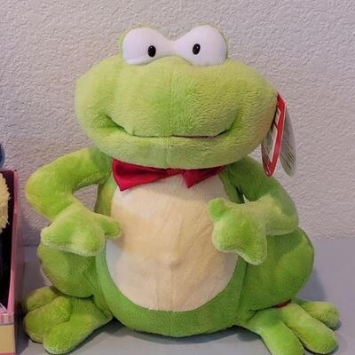 Lot 224: New Animated Frog and Duck