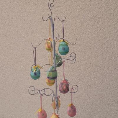Lot 229: New Easter Tree