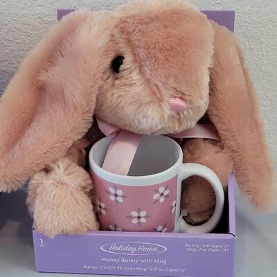 Lot 235: (2) New Bunnies with Mugs