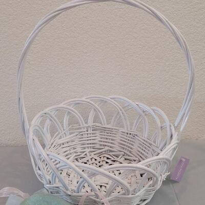 Lot 241: New Basket with Decorative Easter Egg Large Ornaments 