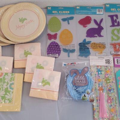 Lot 242: New Disposable Plates and Napkins, Treat Bags, Edible Grass, Window Easter Gels