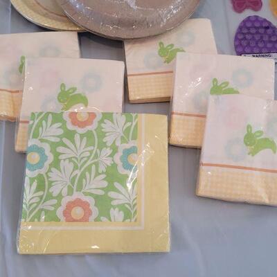 Lot 242: New Disposable Plates and Napkins, Treat Bags, Edible Grass, Window Easter Gels