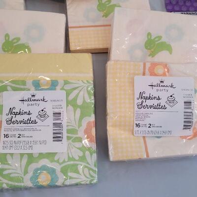 Lot 242: New Disposable Plates and Napkins, Treat Bags, Edible Grass, Window Easter Gels