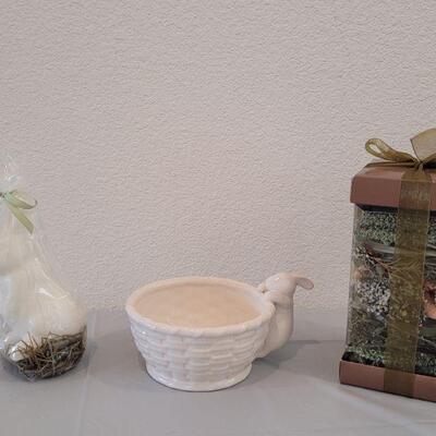 Lot 250: New Decorative Bunny Bowl, Bunny Candle and Potpourri 