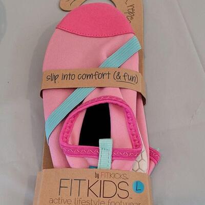 Lot 253: New Ganz Webkinz Bunny and Kids Fit Shoe (size Large) 