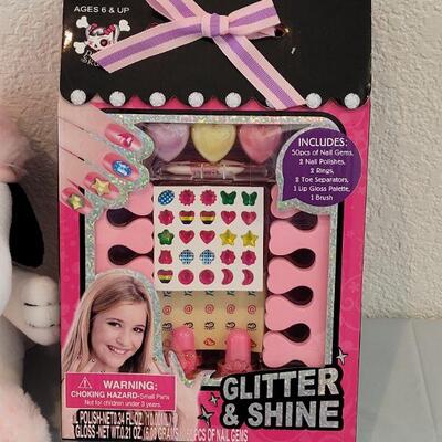 Lot 255: New Easter Basket Fillers- Coin Purse, Lip Balm, Bracelets Nail Art Set, Small Hallmark Snoopy, Wind Up Toys, Pink Basket...