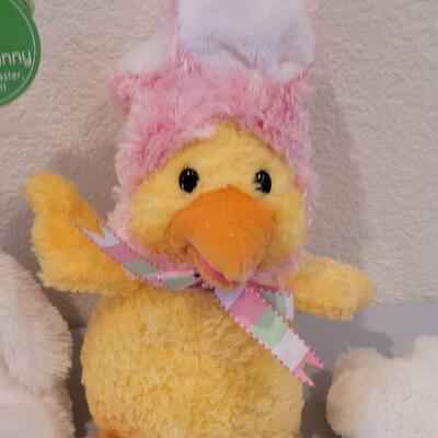 Lot 263: New Animated Bunny, Duck and Singing Bunny