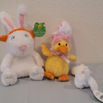 Lot 263: New Animated Bunny, Duck and Singing Bunny