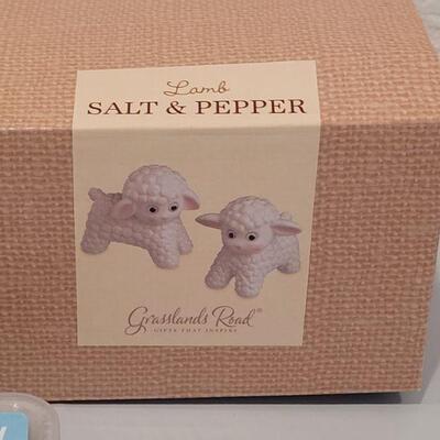 Lot 272: New Bunny Bowl, Miracle Melting Bunny and Lamb Salt & Pepper Shakers