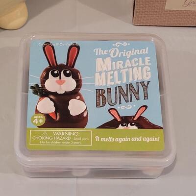 Lot 272: New Bunny Bowl, Miracle Melting Bunny and Lamb Salt & Pepper Shakers