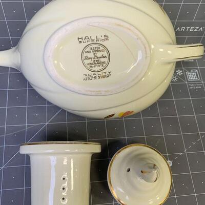 #8 Vintage Hall's Superior Teapot