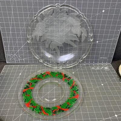 #154 Holiday Serving Plates
