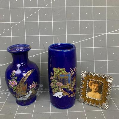 #182 Beautiful Blue Vase & Frame