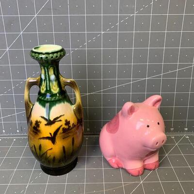 #237 Pig & Vase
