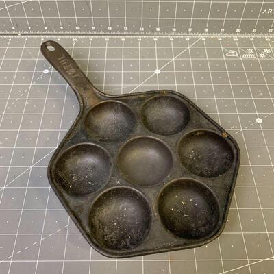 #283 Cast Iron Egg Pan