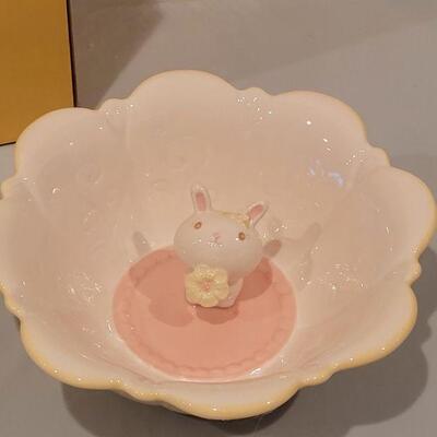 Lot 287: (3) Peek a Boo Bunny Bowls