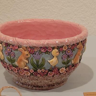 Lot 288: Jim Shores "Hello Spring" Bowl