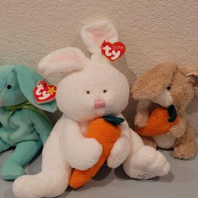 Lot 290: Ty Beanie Babies Easter Bunnies 