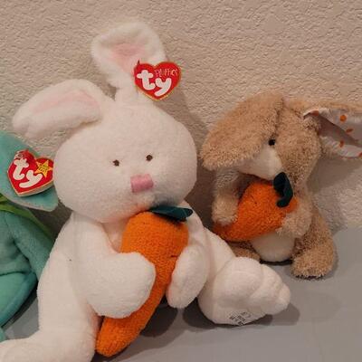 Lot 290: Ty Beanie Babies Easter Bunnies 