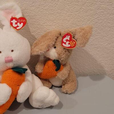 Lot 290: Ty Beanie Babies Easter Bunnies 