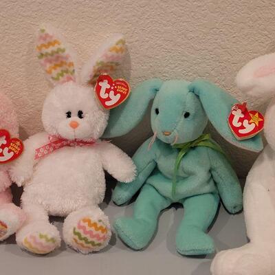 Lot 290: Ty Beanie Babies Easter Bunnies 