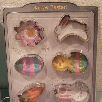 Lot 294: New Silicone Pancake Molds, Silicone Easter Egg Mold and Cookie Cutters 