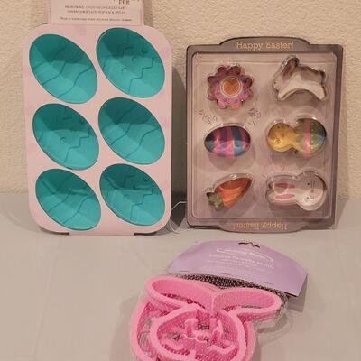 Lot 294: New Silicone Pancake Molds, Silicone Easter Egg Mold and Cookie Cutters 