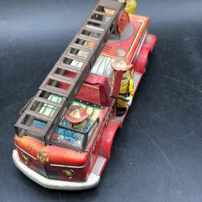 VINTAGE NOMURA T.N. LITHO'D TIN FRICTION FIRE TRUCK 24670 JAPAN WORKING W/ BELL