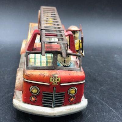 VINTAGE NOMURA T.N. LITHO'D TIN FRICTION FIRE TRUCK 24670 JAPAN WORKING W/ BELL