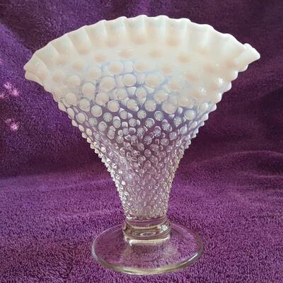Vintage Fenton Hobnob Glass Fan Vase