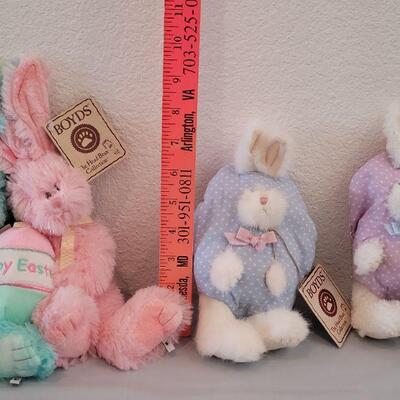 Lot 303: New Boyd's Bears Egg Bunnies and Bunnies Holding an Easter Egg 