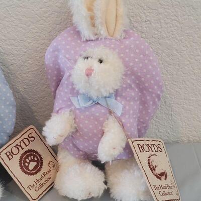 Lot 303: New Boyd's Bears Egg Bunnies and Bunnies Holding an Easter Egg 