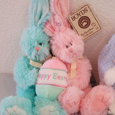 Lot 303: New Boyd's Bears Egg Bunnies and Bunnies Holding an Easter Egg 
