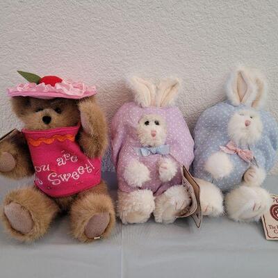 Lot 309: New Boyd's Bears Easter Egg Bunnies and "You are sweet" Bear 