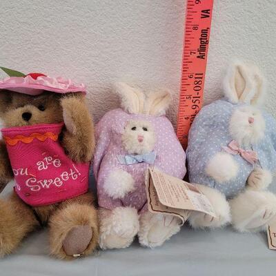 Lot 309: New Boyd's Bears Easter Egg Bunnies and "You are sweet" Bear 
