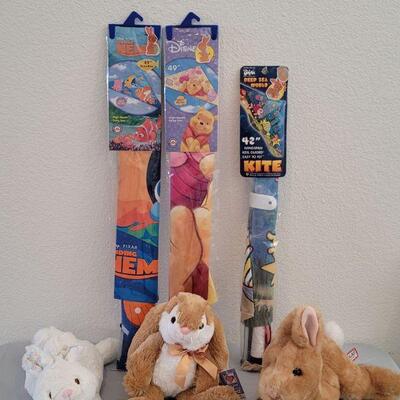 Lot 310: New Kite and (Nate & Jules, Douglas & Ganz) Plush Bunnies