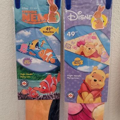 Lot 310: New Kite and (Nate & Jules, Douglas & Ganz) Plush Bunnies