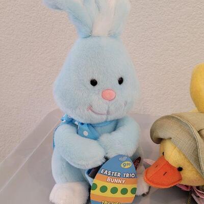 Lot 312: Animated Bunny & Lamb, Small Duck and Bunny Baskets