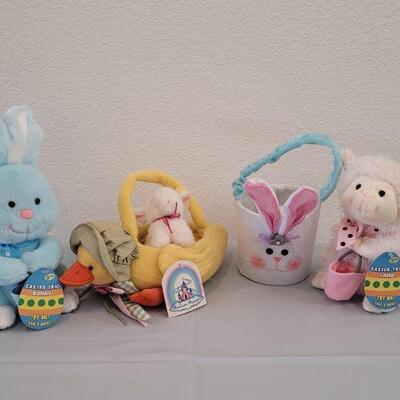 Lot 312: Animated Bunny & Lamb, Small Duck and Bunny Baskets