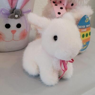 Lot 312: Animated Bunny & Lamb, Small Duck and Bunny Baskets