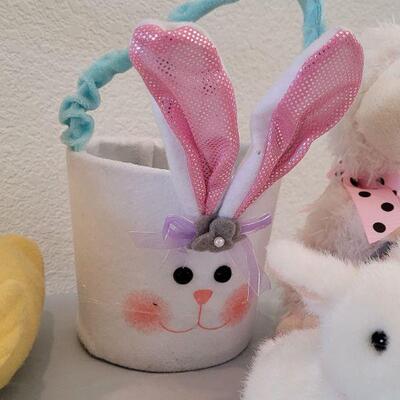 Lot 312: Animated Bunny & Lamb, Small Duck and Bunny Baskets