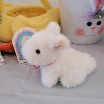 Lot 312: Animated Bunny & Lamb, Small Duck and Bunny Baskets