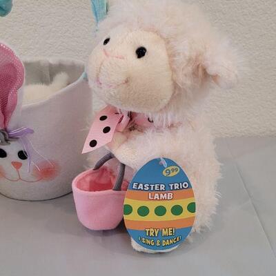 Lot 312: Animated Bunny & Lamb, Small Duck and Bunny Baskets