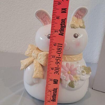 Lot 314: Grassland Roads Bunny Cookie Jar 