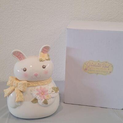 Lot 314: Grassland Roads Bunny Cookie Jar 